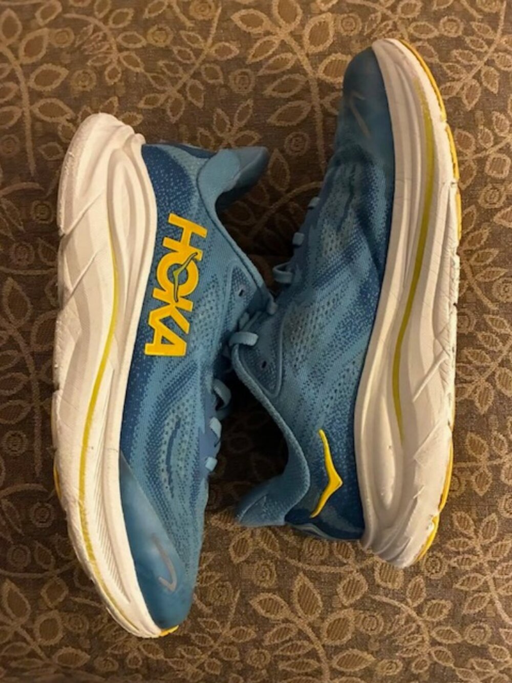 HOKA CLIFTON 10 BLUE - SIZE 5.5 kIDS OR 7 WOMAN